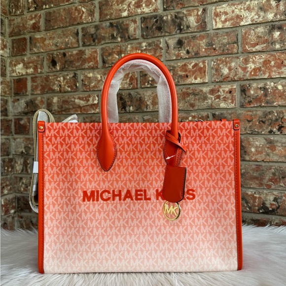 Michael Kors purse - Picture 1 of 7